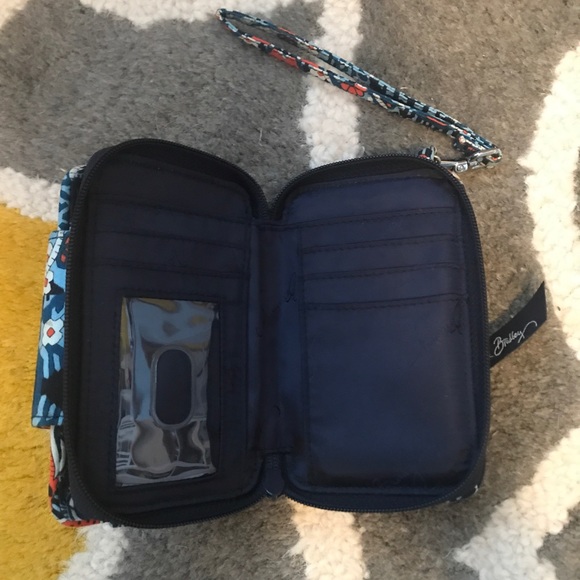 Never used vera Bradley wristlet with phone holder - Picture 2 of 3